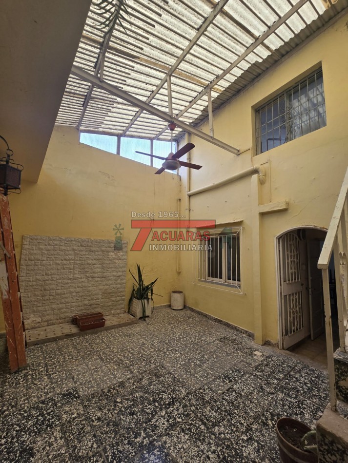 VENTA DE CASA EN CALLE SARAVI ZONA SANTA TERESITA.