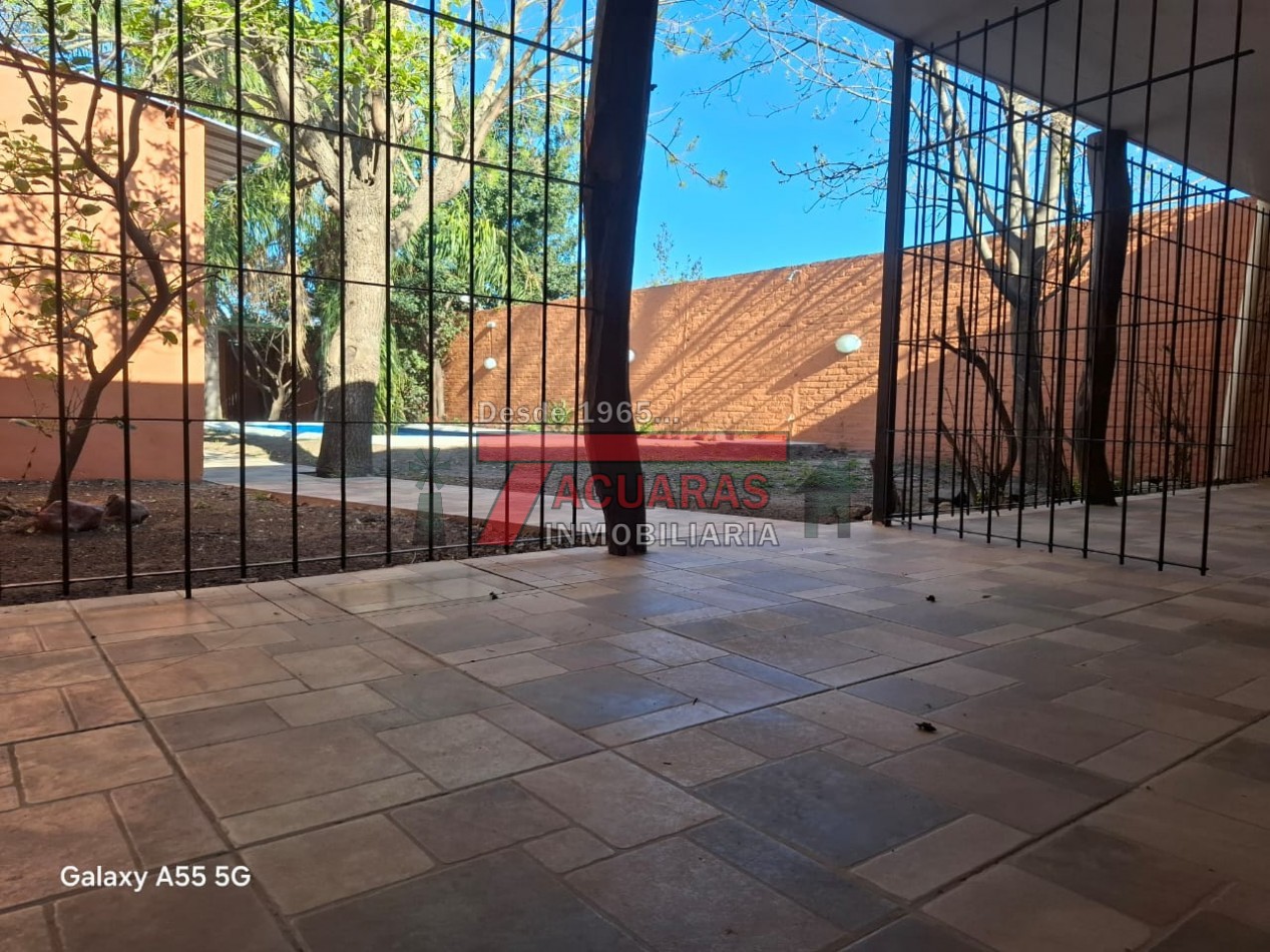 CASA EN VENTA EN SAN BENITO, CALLE SEGUI FRENTE A COLONIA AVELLANEDA.