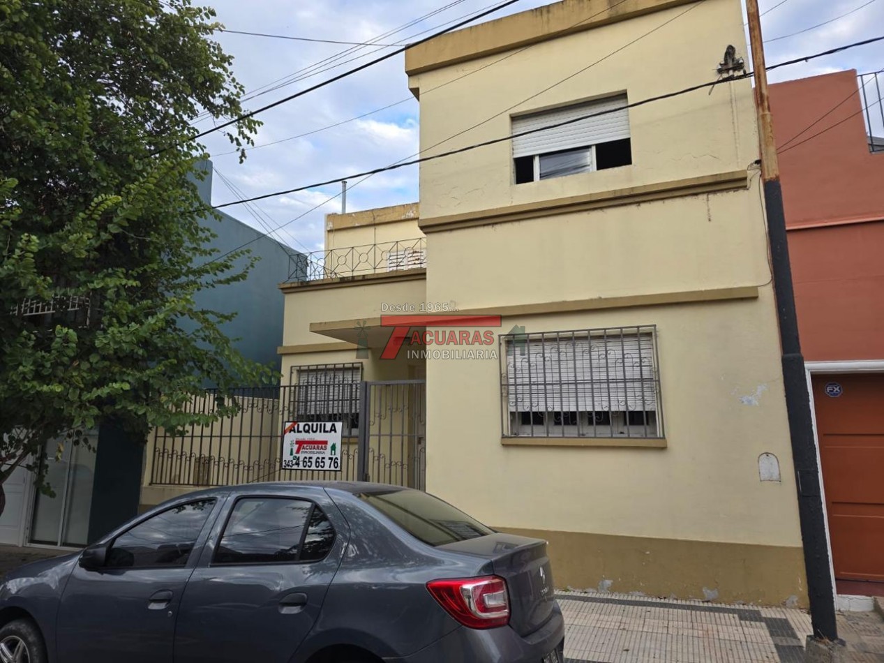 ALQUILER DE CASA EN CALLE LUIS AGOTE -4 DORMITORIOS.