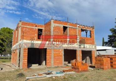 VENTA DE CASA FRENTE A TORTUGUITA